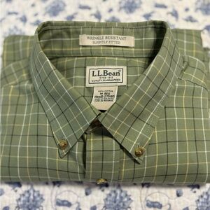 LL Bean Men’s Green tattersall check Button
Down L/S Size M Wrinkle resistant